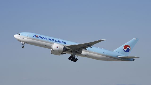 BOEING 777-200LR (HL8251) - Departing LAX on 25L