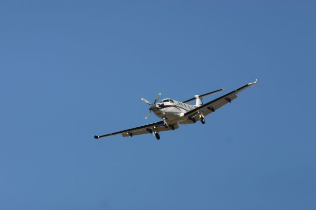 Pilatus PC-12 (N576RG) - KPAO PC12 landing at Palo Alto Airport