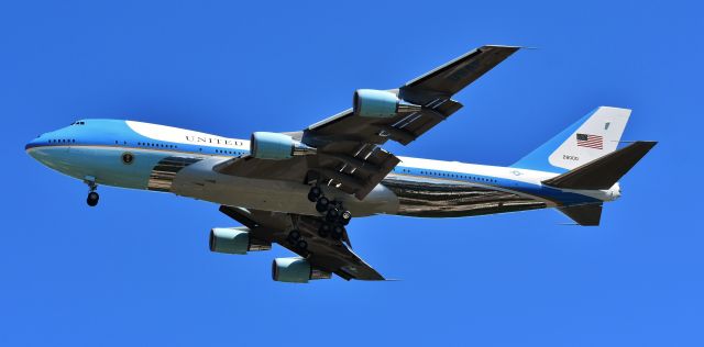 Boeing 747-200 (82-8000) - Has it been THAT long since I've uploaded to FA?!?! Yes, it has... figured I'd come back with a shot of Air Force One.  (Been raising a baby in the interim!)  From Biden's visit to Raleigh, on approach to RDU's 5L, 6/25/21.