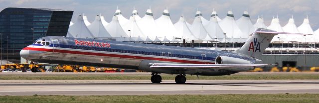 McDonnell Douglas MD-80 (N7550) - Departing from 17R.