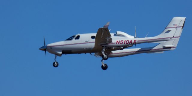 Adam A-500 (N510AX) - About to touch down is this 2006 Adam Aircraft Industries A-500 CarbonAero in the Autumn of 2024.