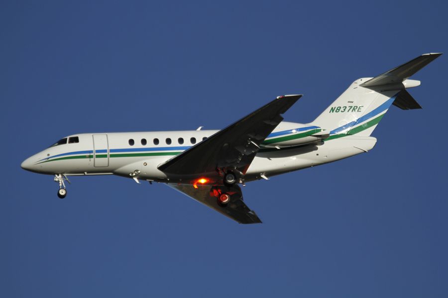 Hawker 800 (N837RE)