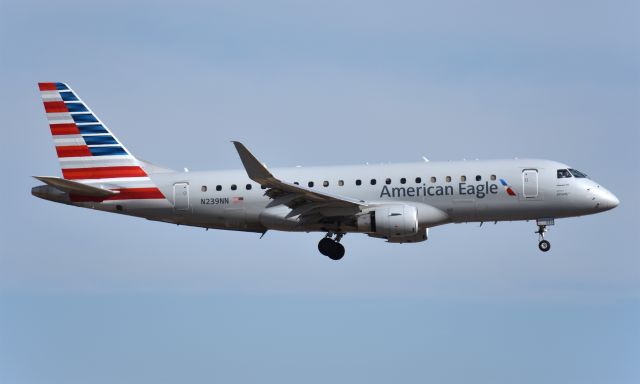 Embraer 175 (N239NN)