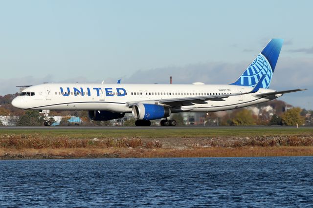 Boeing 757-200 (N48127) - UA 1008 departing to San Francisco