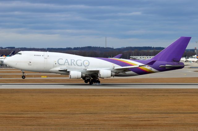 Boeing 747-400 (ER-BAG)