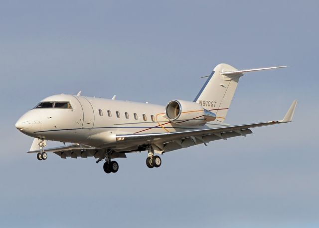 Canadair Challenger (N810GT)