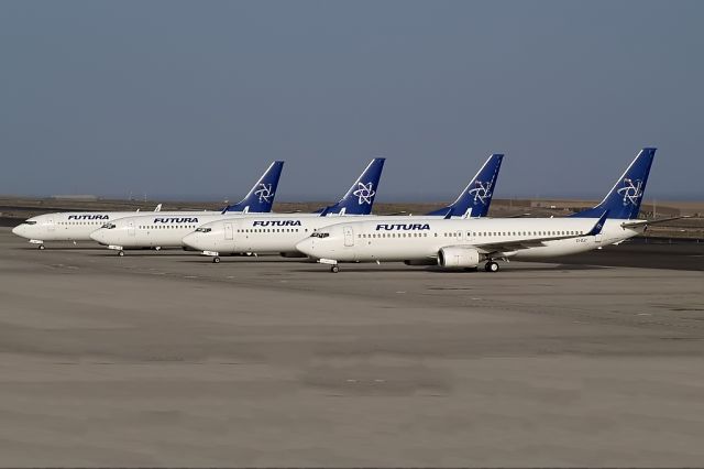 Boeing 737-800 (EI-DJT) - TENERIFE SURbr /NOVEMBER 2007