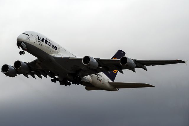 Airbus A380-800 (D-AIMA) - heavy weather, Rwy 18