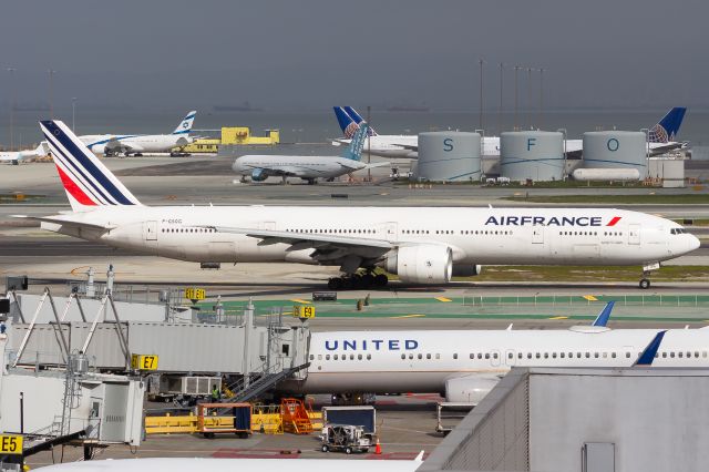 BOEING 777-300ER (F-GSQG)