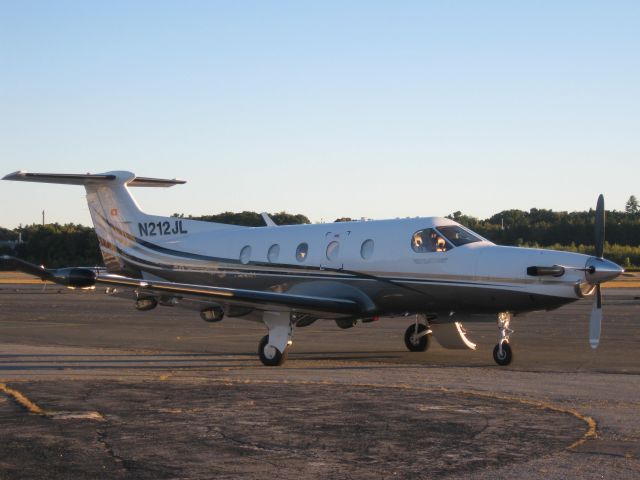 Pilatus PC-12 (N212JL) - Sitting on the ramp after arriving from Farmingdale, NY (KFRG). Getting ready to depart to Caldwell, NJ (KCDW).