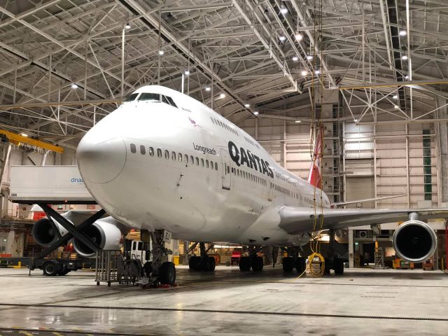 Boeing 747-400 (VH-OEJ) - Look at her in her final hours before she was ferried to Majove VH-OEJ Wanula 17 years old still to young to go. Sold to a South American company as a frieghter