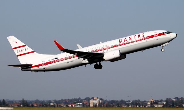 Boeing 737-800 (VH-VXQ) - "Retro Roo II" Lifting Off From Rwy 34R