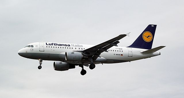 Airbus A319 (D-AKNH) - Lufthansa
