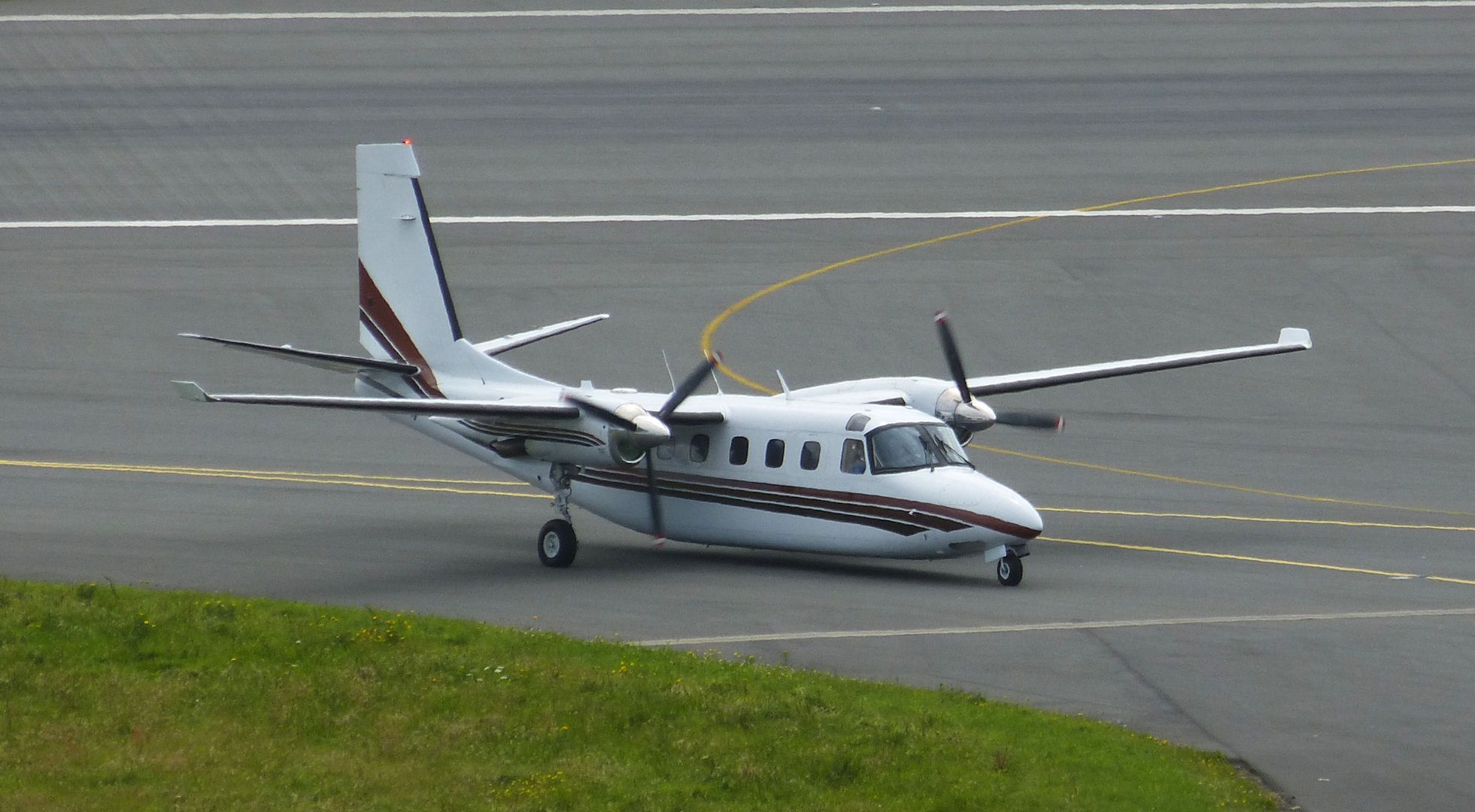 Gulfstream Aerospace Jetprop Commander (N695FA) - Taxiing in to Isle of Man from IceLand