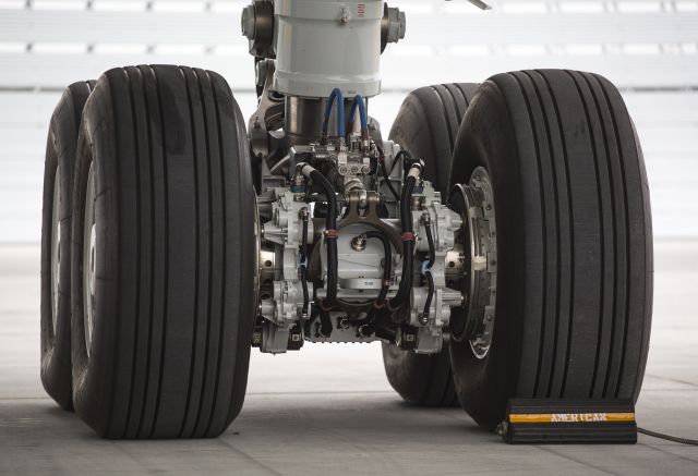 Boeing 787-8 (N802AN) - This is a look at the left landing gear of an American Airlines brand new out-of-the box Boeing 787 Dreamliner. View looking aft. Photo taken at Los Angeles (LAX) Friday, 07:10 PST, 29 May 2015