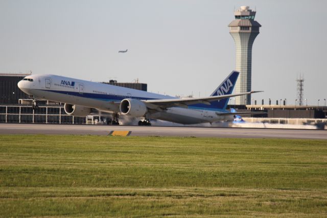 BOEING 777-300ER (JA779A)