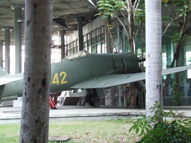 — — - Unknown Cuban Aircraft at the Revolutionary Museum, Havana, Cuba 2009.