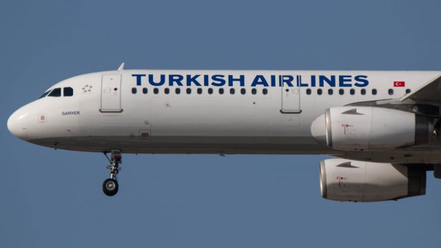 Airbus A321 (TC-JRN)