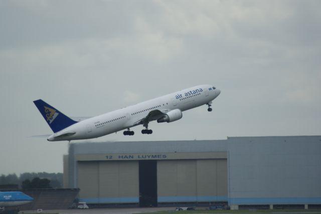 BOEING 767-300 (P4-KCB) - B767-306ER cn27614 Take Off EHAM Rwy18L 15-07-2012