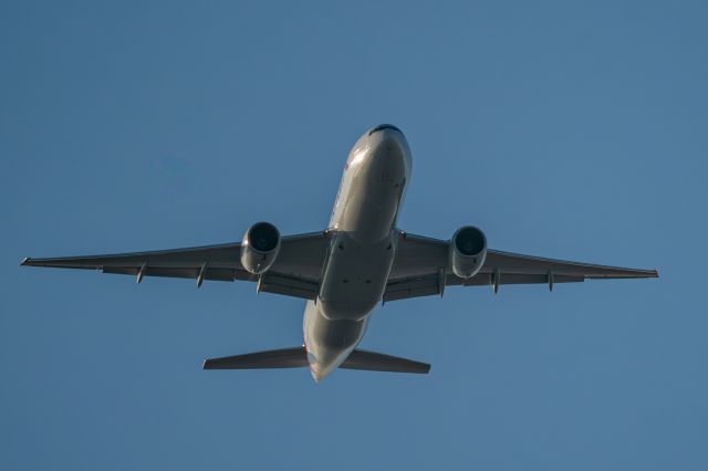 Boeing 777-200 —
