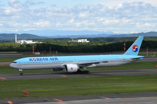BOEING 777-300 (HL8210) - 2018-09-01