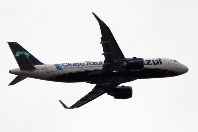 Airbus A320 (PR-YRO)