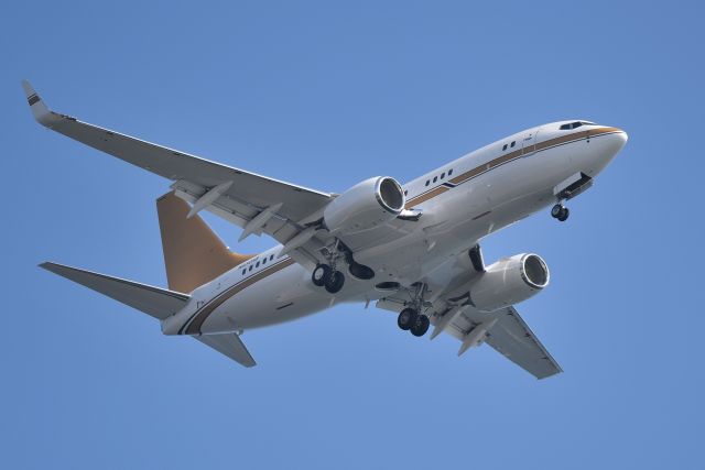 Boeing 737-700 (N930HB)