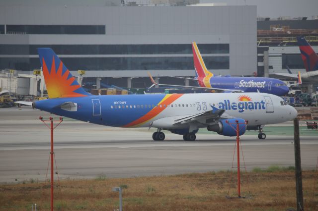 Airbus A320 (N272NV)
