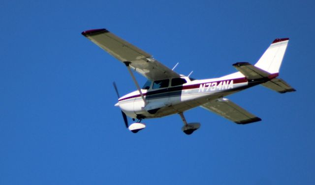 Cessna Skyhawk (N734NA) - On final is this 1977 Cessna Skyhawk 172N in the Summer of 2020.