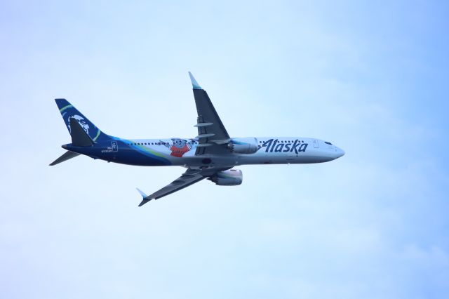 Boeing 737 MAX 9 (N936AK)