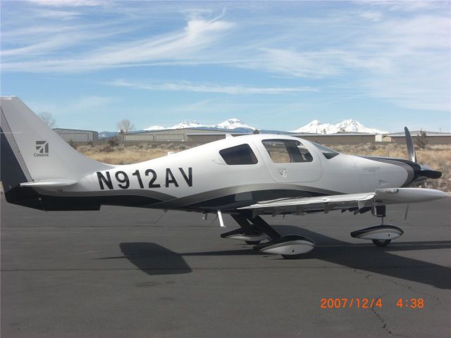 Cessna 350 (N912AV) - Cessna 400