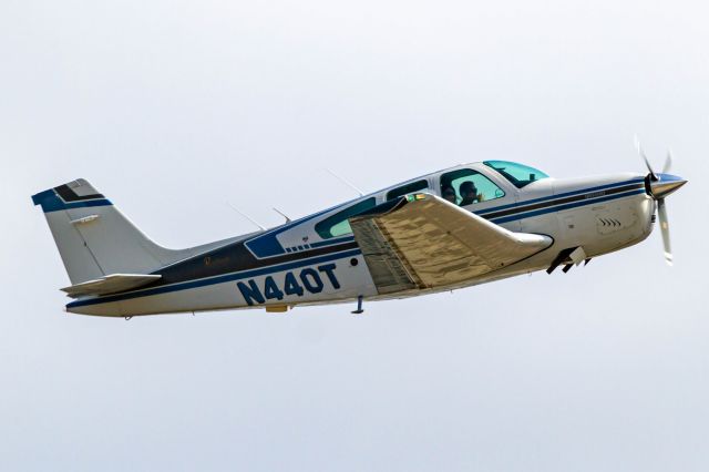 Beechcraft 35 Bonanza (N440T)