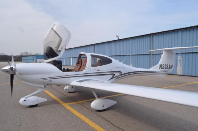 Diamond Star (N308AM)