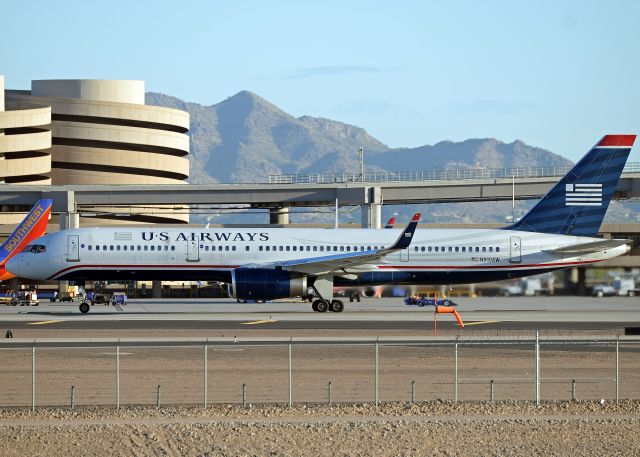 Boeing 757-200 (N910AW)