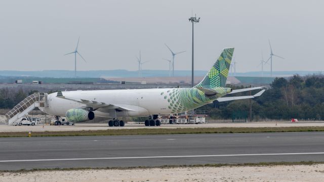Airbus A330-300 (EI-MAE)