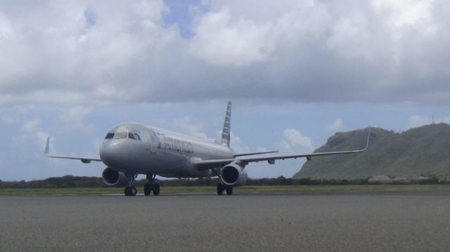 Airbus A321 (N137AA)