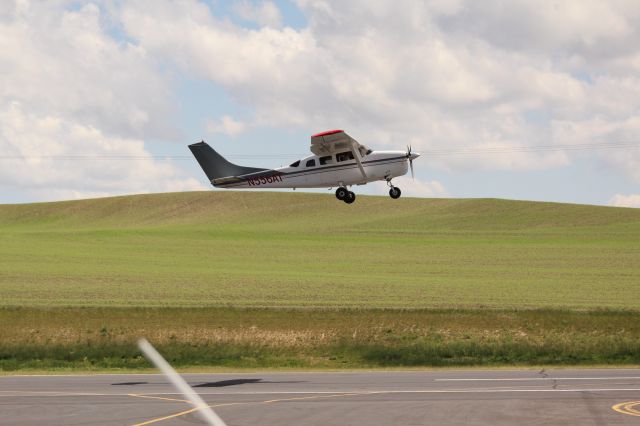 Cessna 206 Stationair (N556AT)