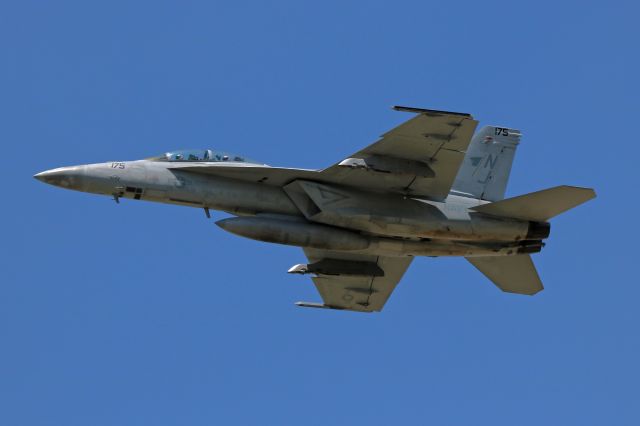 McDonnell Douglas FA-18 Hornet (16-6926)
