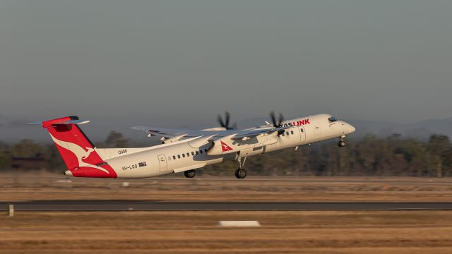 de Havilland Dash 8-400 (VH-LQQ)