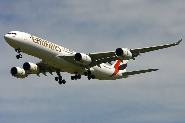 Airbus A340-500 (A6-ERH)