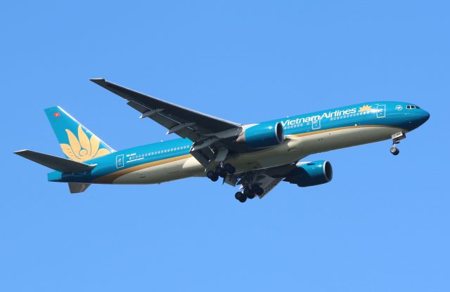 Boeing 777-200 (VN-A143) - Vietnam new scheme on final over Kurnell.