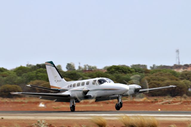 Cessna Conquest 2 (VH-LWY) - Landing on RWY 09 Meekatharra Western Australia 21 March 2018