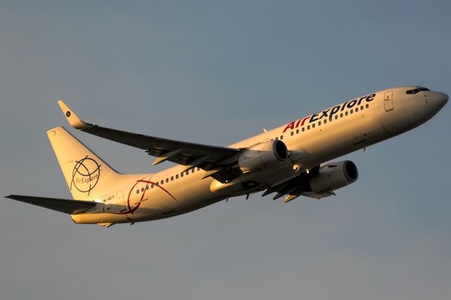 Boeing 737-800 (OM-HEX) - yellow evening sun