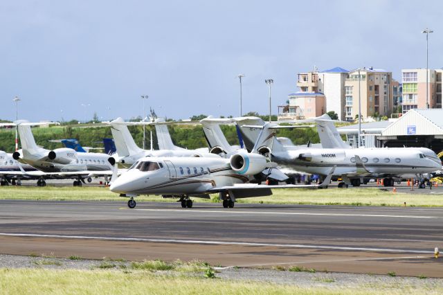 Learjet 60 (N44EL)