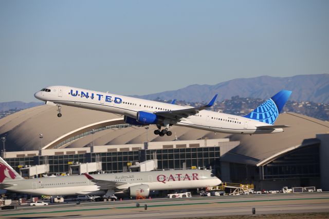 BOEING 757-300 (N75854)