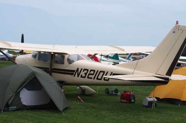 Cessna Skylane (N3210U)