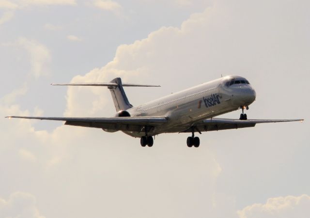 McDonnell Douglas MD-82 (P4-MDH)