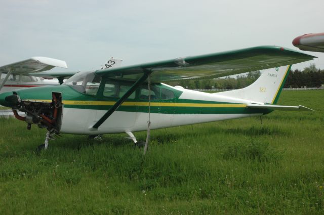 Cessna Skylane (N8810X)