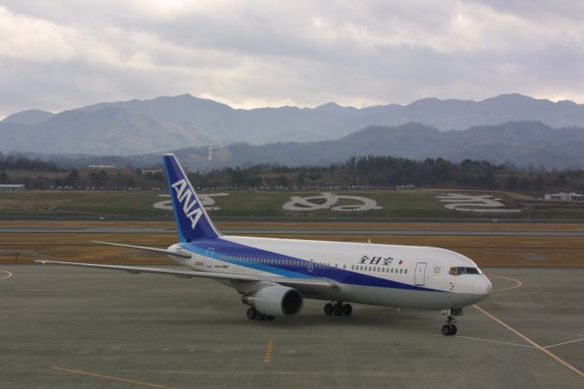 BOEING 767-200 (JA8240)