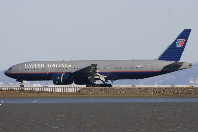 Boeing 777-200 (N224UA) - December 28, 2008 - landed at San Francisco 